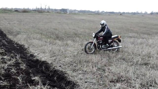 МОТОЦИКЛОМ по ПАХАТЕ / Я РАЗЛОЖИЛСЯ! смотреть онлайн