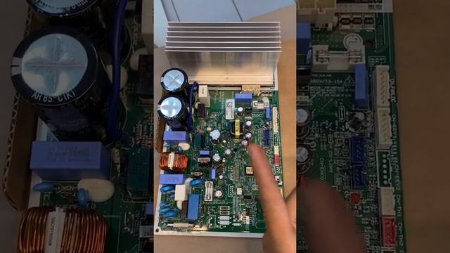 DEFEITO NA FONTE VRF DAIKIN | ERRO P11 MIDEA LIVA | Bastidor Climatrônico #76 #AME смотреть онлайн