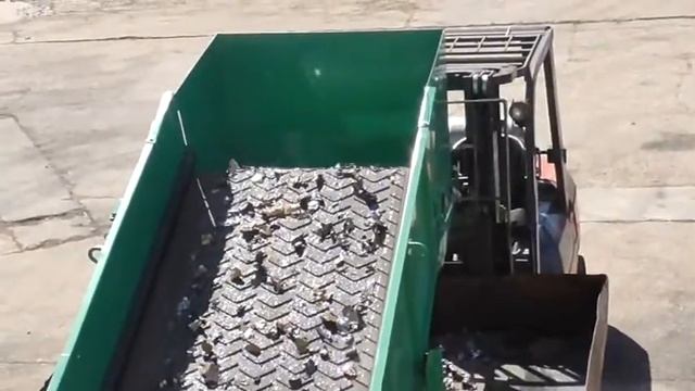 Saturn Quad Shaft Model Q65 shredding barrels with a 2" screen. Hybrid Drive Technology. смотреть онлайн