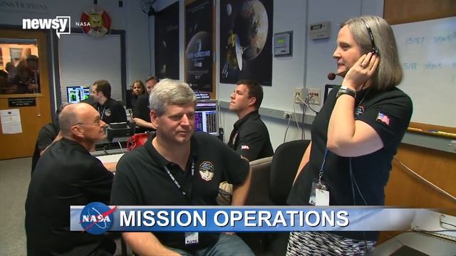 New Horizons Gives Us A Close-Up Of Pluto - Newsy смотреть онлайн