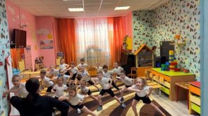 Танец ко Дню Космонавтики