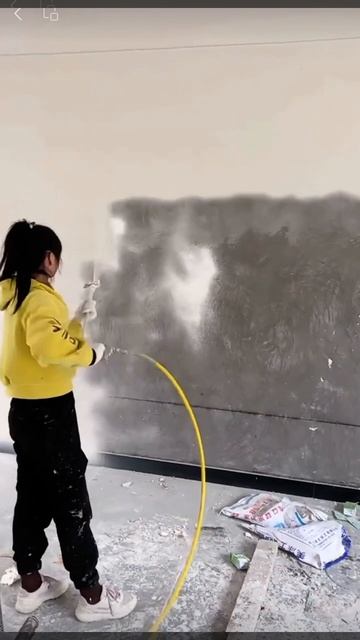 Шпаклевка стен и потолка с помощью краскопульта и окрасочного аппарата #subscribe #shorts смотреть онлайн