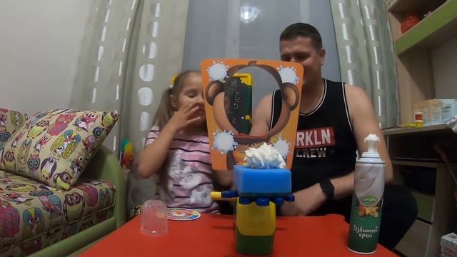 Летающий шар со светом и ЧЕЛЛЕНДЖ сладкая рулетка|Flying ball with light and sweet CHALLENGEroulett смотреть онлайн