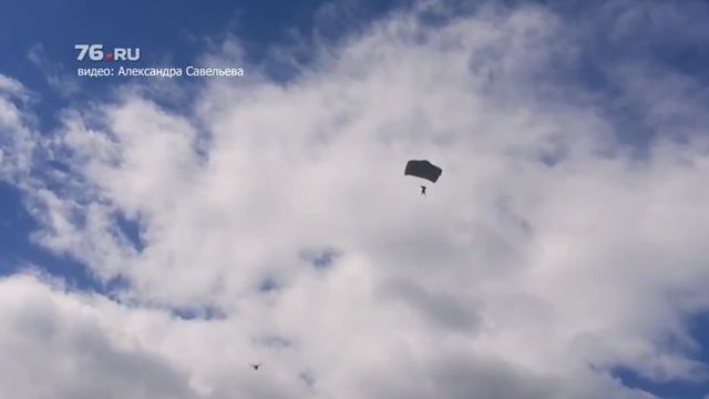 Мэр Рыбинска прилетел на парашюте