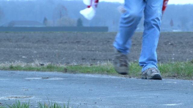 FC E LEVVE LANG | 570 KM ZU FUß смотреть онлайн