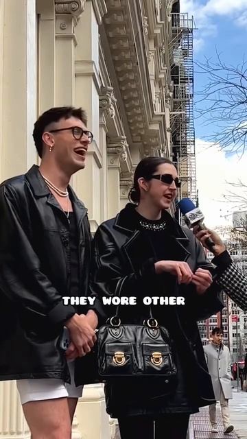 what would these two think of neon Birkenstocks 🫣 #fashiontrends #fashion #nyc #fashionblogger смотреть онлайн