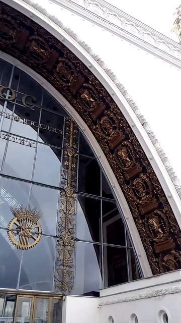 Вход в павильон Космос на ВДНХ в Москве Entrance to Space Pavilion at VDNKh in Moscow 莫斯科全俄展览馆太空馆入口 смотреть онлайн