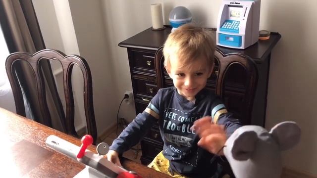 Алекс играет с мамой в магазин смотреть онлайн