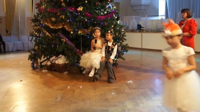 Нового́дняя ска́зка дете́й- Christmas story - for children/ ТКЦ - 2014 смотреть онлайн