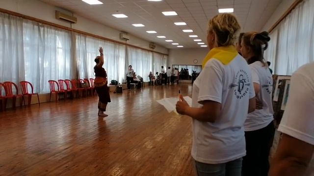 Анна Ларчева. Индийский танец . Преподаватель Активного долголетия в ДК "Сатурн" смотреть онлайн