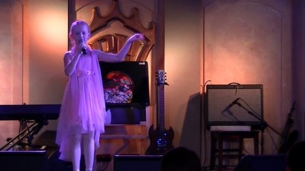 Сухогузова Аня. Но только лошади летают вдохновенно.