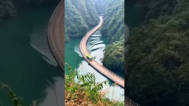 Вода это живая структура....молите небеса сохранить ее на планете чистой.... смотреть онлайн