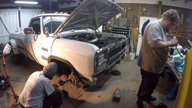 Full front brake job on 91 dodge d350 cummins (rotors, pads and calipers) смотреть онлайн
