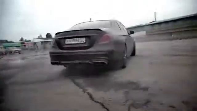 Дрифт на Mersedes Benz AMG E63S смотреть онлайн