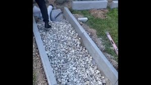 Дорожки из гранитного щебня и под дорожками дренаж