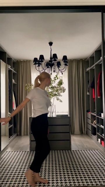 Всё та же гардеробная при мастер-спальне из проекта «Мужчины с Марса, Женщины с Венеры» смотреть онлайн