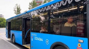 Автобус ЛиАЗ-5292.65 следует по маршруту 115 ”138-й кв. Выхина - м. Кузьминки - 138-й кв. Выхина”