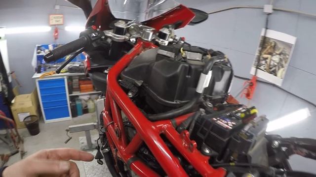 MVAgusta F3: обслуживание клапанов,выставление меток ГРМ,регулировка зазоров,замена прокладок крышек смотреть онлайн