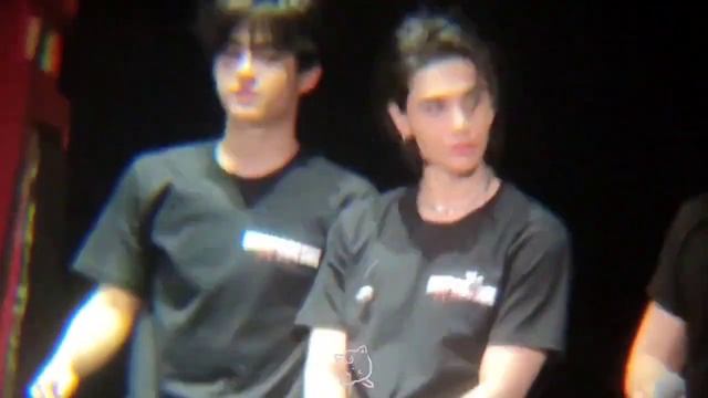 Naughty Barcode beside Jeff 🤣🤣#jeffsatur #barcodetin#kinnporschetheseries#jeffbarcode #kimchay смотреть онлайн