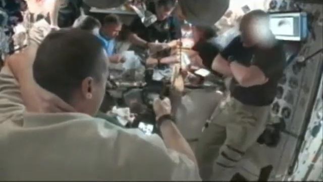 4.03.2011 МКС коллективный приём пищи.wmv