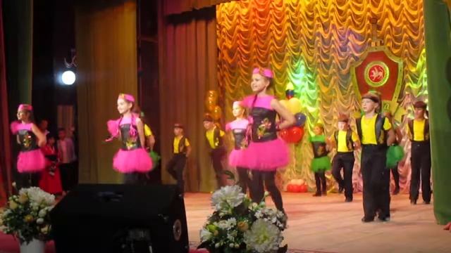 Хореограф.коллектив "Саяхат" с.Пестрецы , 9.11.17 Концерт на День Полиции смотреть онлайн