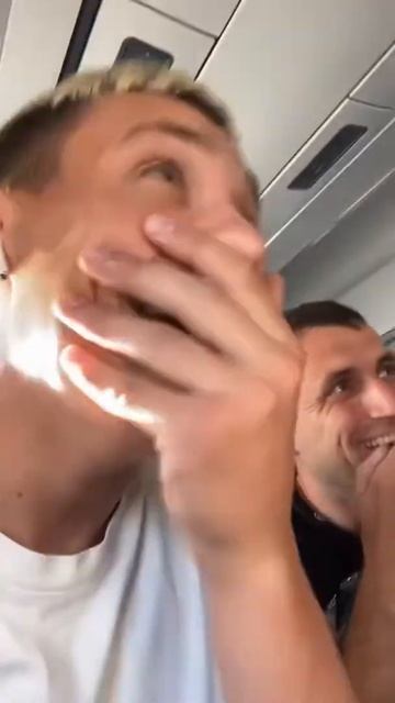 Пилоты нечаянно включили радио в самолете смотреть онлайн