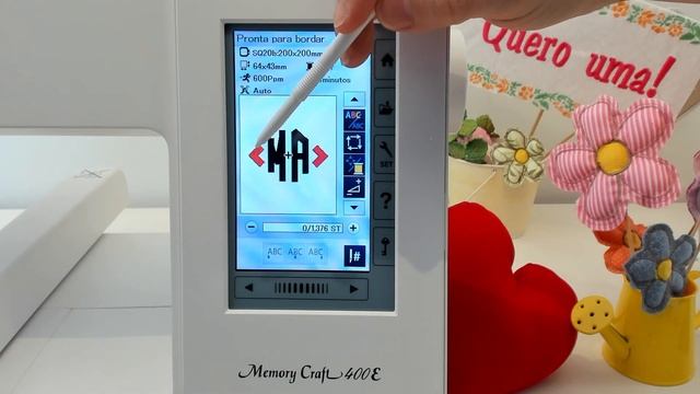 Videoaula monograma de 2 letras e de 3 letras na máquina de bordar Janome MC400E смотреть онлайн