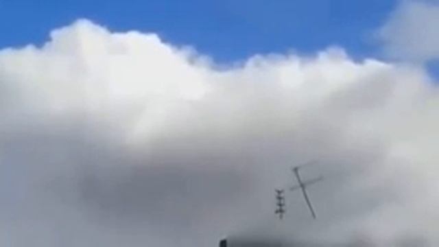 Реальное НЛО в облаках смотреть онлайн