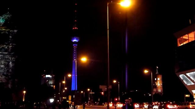 Lumix Captures Moon over Berlin plus Jupiter 12 Oct 2011 смотреть онлайн