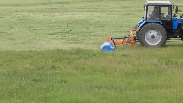 ТРАКТОР косит траву смотреть онлайн