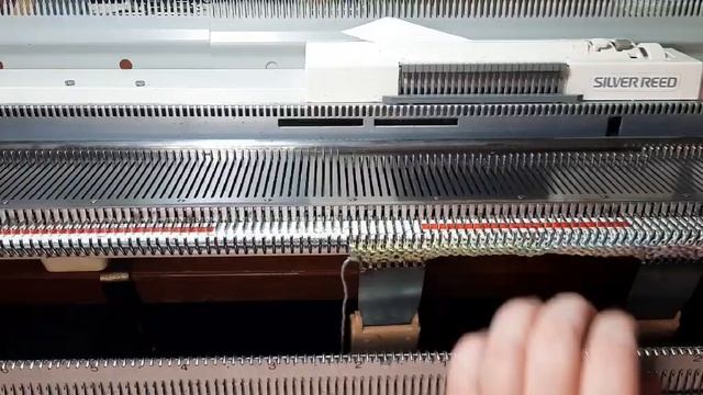 Набор петель на вязальной машине открытыми петлями (способ 1) смотреть онлайн