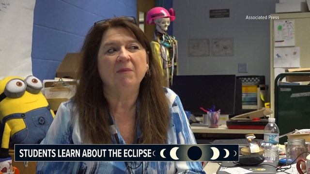 Students in Ohio get an in-depth lesson ahead of solar eclipse смотреть онлайн