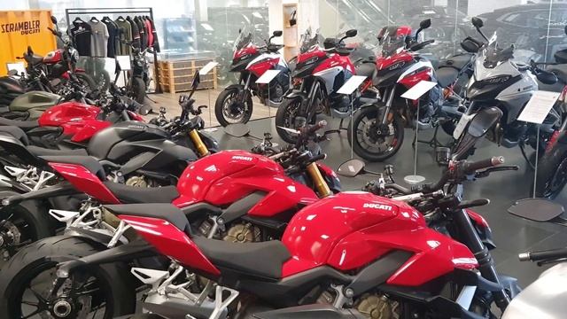 Моторынок весна 2023-официальный мотосалон Ducati забит новыми мотоциклами из Италии,Германии,Польши смотреть онлайн