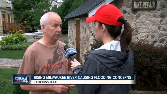 Thiensville businesses rush to stop Milwaukee River flooding смотреть онлайн