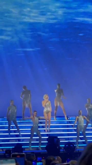Полина Гагарина красиво танцует Вода #полинагагарина #гагарина #polinagagarina смотреть онлайн