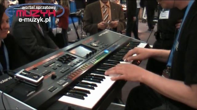 Musikmesse 2011 Roland Jupiter-80 demo 2 - E-MUZYK.pl смотреть онлайн
