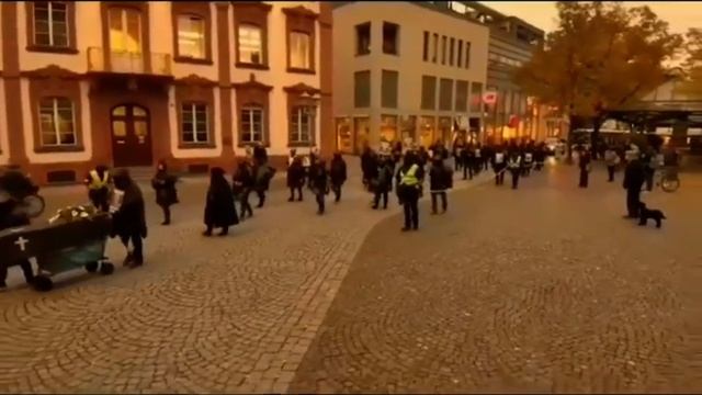 Марш живых людей смотреть онлайн