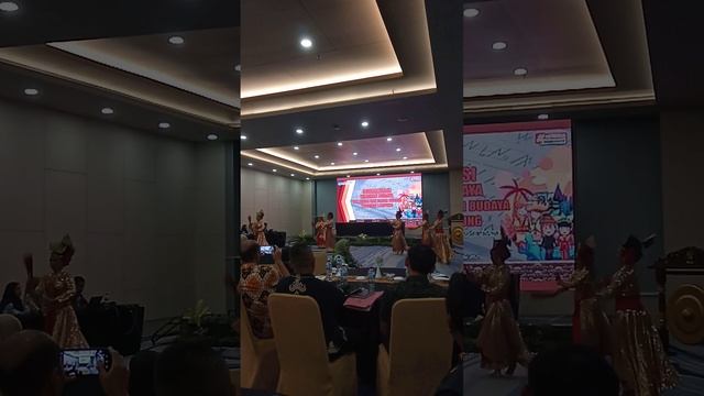 TARI KREASI KIPAS OLEH SANGGAR SAPTA BUDAYA di HOTEL GRAND MERCURE LAMPUNG, 13 - 15 Mei 2024 смотреть онлайн