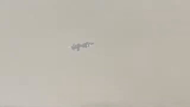 НЛО очень необычной формы сняли в облаках! (#Ufo.com!) смотреть онлайн