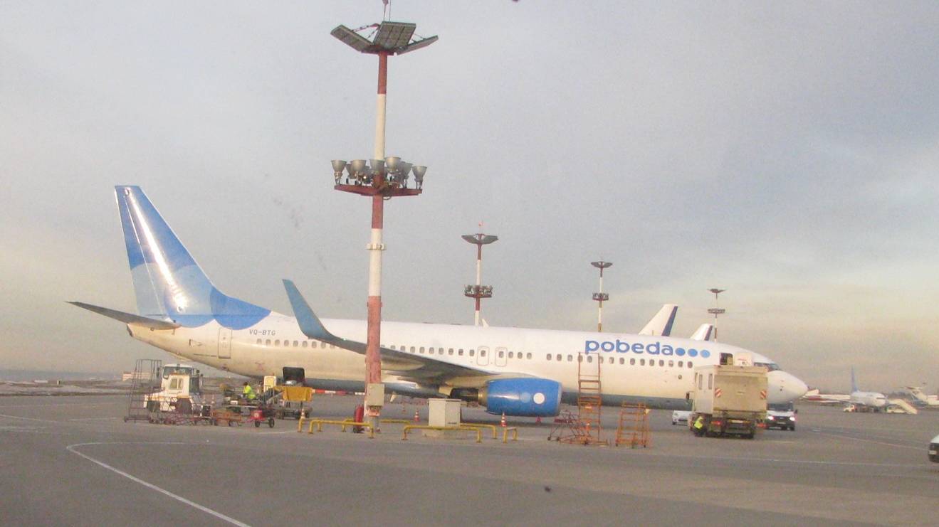 Посадка Boeing737-800 POBEDA Сургут-Москва (Внк).. Добро пожаловать в Москву.15.03.15