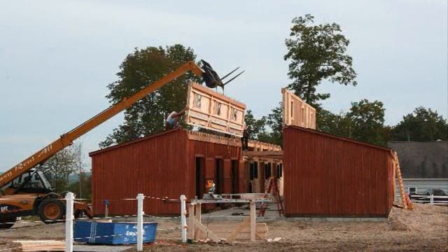 36' x 84’ Monitor Style Horse Barn Installation смотреть онлайн