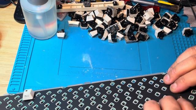 Changing the membrane on Commodore SX-64. DO NOT make this mistake! Watch… смотреть онлайн