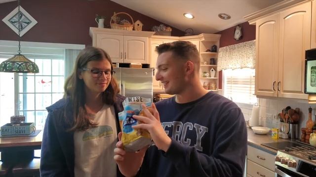 Eating 15 year old MAC AND CHEESE смотреть онлайн