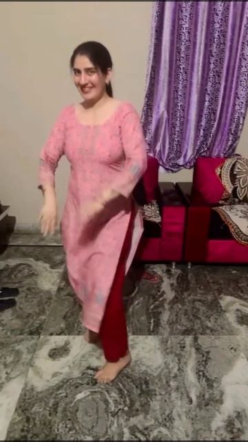 Housewife Romantic Dance смотреть онлайн