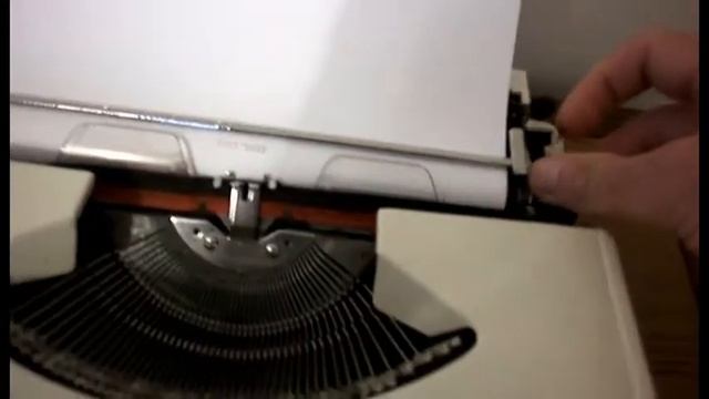 VINTAGE IMPERIAL GOOD COMPANION 203 PORTABLE MANUAL TYPEWRITER & CASE смотреть онлайн