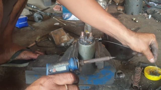 Bulldozer Machine Tractor Starter Motor 24V Repairing , Starter Solenoid Switch 24V Repair смотреть онлайн