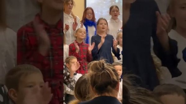 Последний час декабря- песня в исполнении детского хора