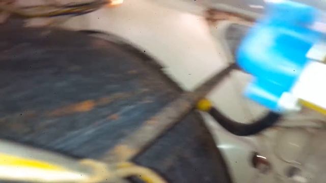 Lavadora Comet con componentes interiores de operación varios. Ademas tina con soporte y base fija. смотреть онлайн