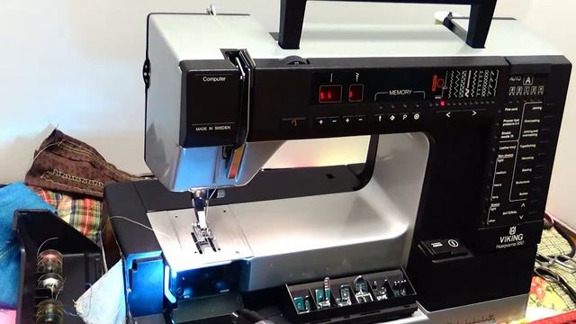 How to Thread VIKING HUSQVARNA 980 and Wind the Bobbin смотреть онлайн