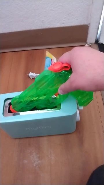 WATER GUN IN THE TOASTER смотреть онлайн